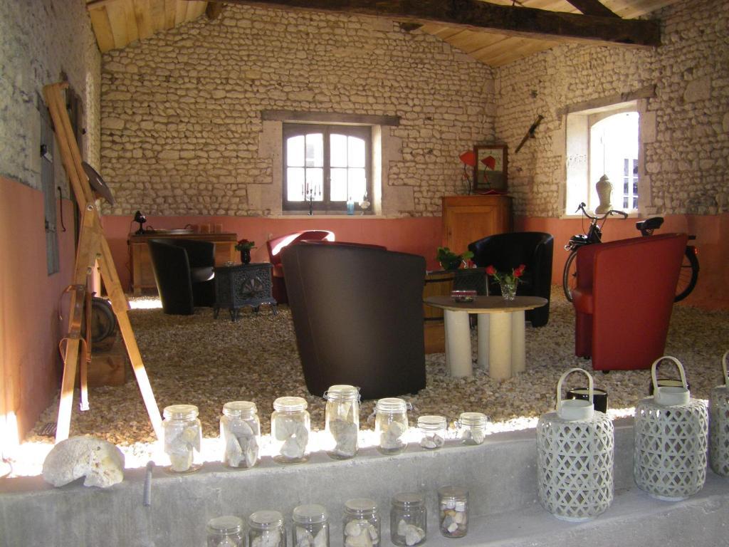 Chambre D'Hotes Clos Des Pierres Blanches Brie-sous-Archiac Dış mekan fotoğraf